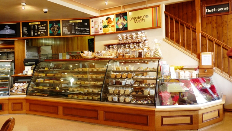 Gefüllter Tresen der Bäckerei